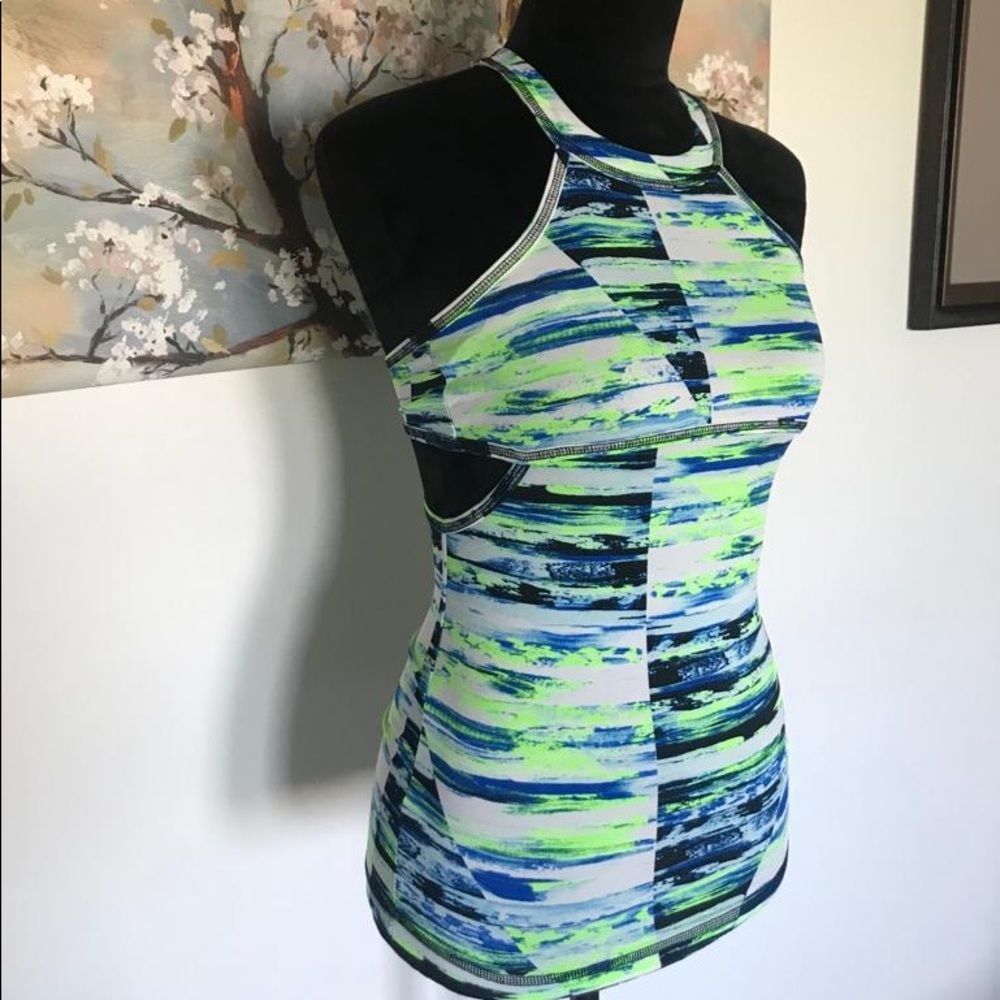New with tags size X-small active workout 🏋🏻‍♀️ built in bra top